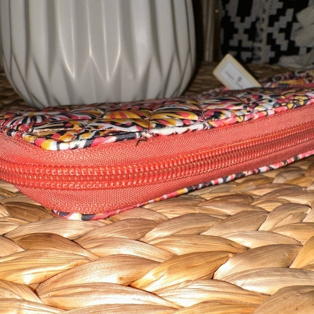 NWT Simply Southern Quilted Phone Wallet in Shell Pattern - Picture 7 of 10